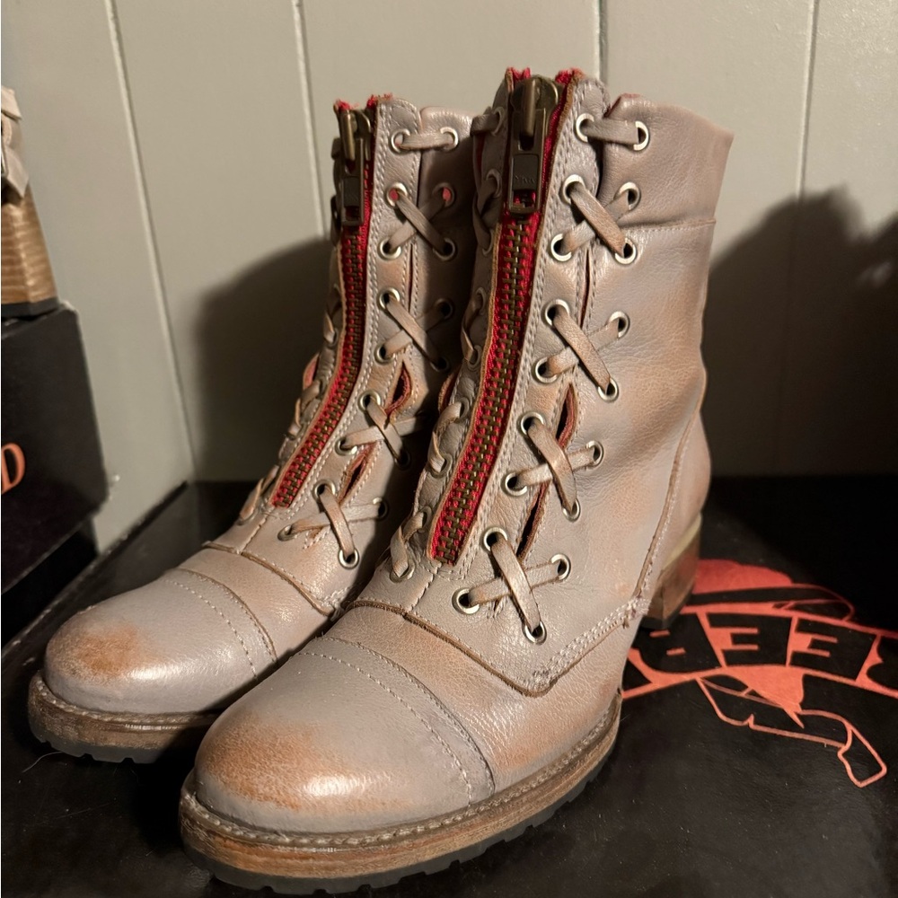 Freebird by Steven Tan/gray Liverpool Boots with Red Accents - Picture 2 of 7